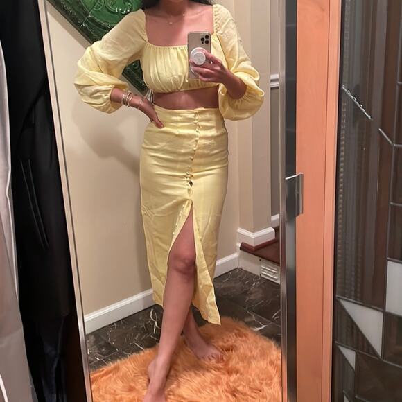 kourt 2 piece Midi Skirt and Rouched Crop Top NWT Size XS Pastel Yellow - Picture 2 of 11